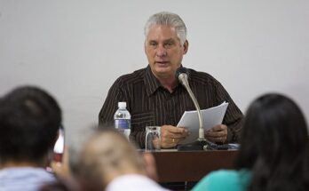 El presidente cubano Miguel Díaz-Canel interviene en la Comisión de Asuntos Económicos de la Asamblea Nacional del Poder Popular. Foto: Irene Pérez/ Cubadebate.