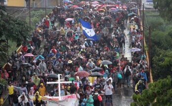 Una caravana de migrantes de cuatro mil personas de distinta nacionalidad marcha hoy desde Tapachula a Huixtla. Foto: Prensa Latina