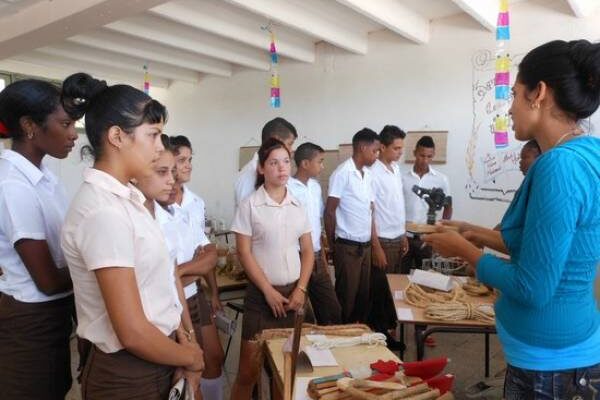 Egresados más de 120 floridanos de centros de la Enseñanza Técnico profesional