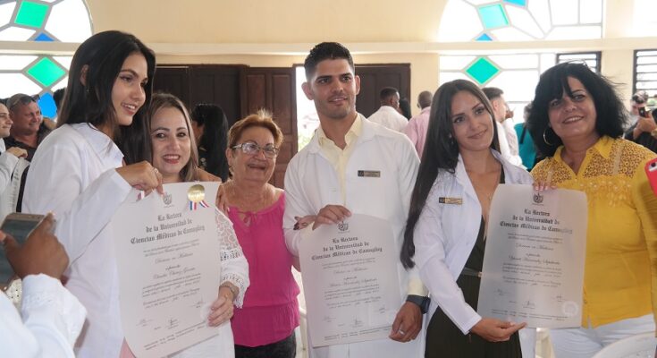 Nuevos profesionales de Salud Pública recibieron el título de graduados en Florida