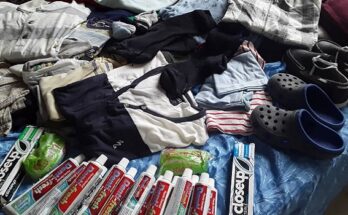 valijas con donaciones para afectados por el huracán Ian