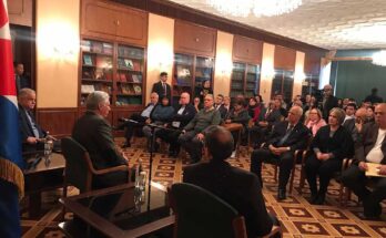 Presidente cubano Díaz-Canel sostiene encuentro con cubanos en Moscú