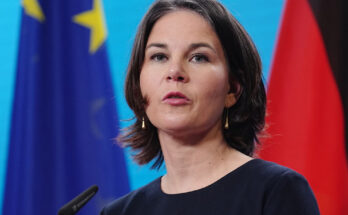 La ministra alemana de Relaciones Exteriores, Annalena Baerbock, insistió hoy en defender la necesidad de continuar con los suministros de armas a Ucrania, al rechazar demandas para poner fin a esa práctica, indicó la prensa capitalina.