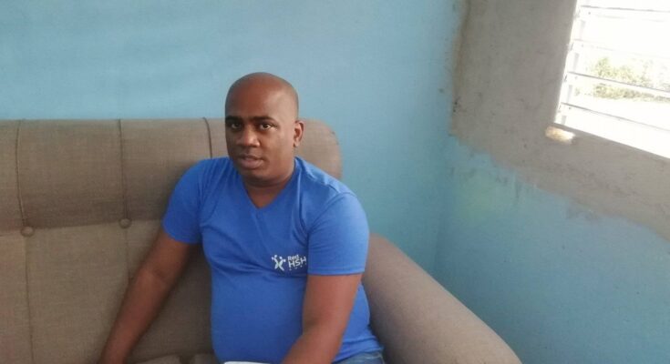 El licenciado Iosvany Mora Rodríguez, coordinador municipal de la Línea de Lucha contra el VIH-SIDA en Florida, fue seleccionado el mejor entre sus homólogos en la provincia de Camagüey.