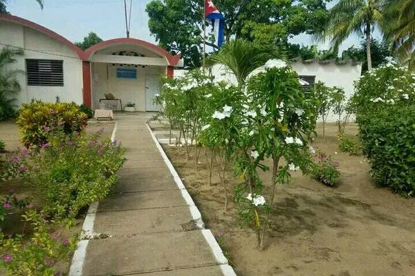 Educadores de la escuela Josué País felices por la renovación del centro