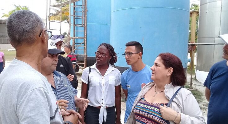 El municipio de Florida recibió la visita de Vivian Herrera Cid, una de las funcionarias del Ministerio de Comercio Exterior y la Inversión Extranjera en Cuba, quien se interesó por cómo se comportan en el territorio las exportaciones, y la cooperación económica internacional que llega a través de diferentes proyectos.
