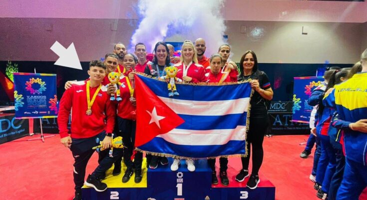 El floridano Adrián Pérez Niebla conquistó una medalla de Plata como parte del equipo masculino del Tenis de Mesa de Cuba, ocupante del segundo puesto en la quinta edición de los Juegos del ALBA, con sede en la República Bolivariana de Venezuela.