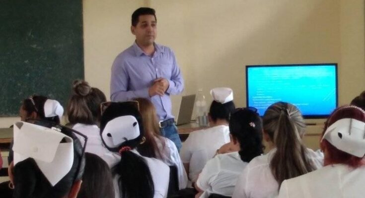 Doctor Pavel González, un joven comprometido con la salud del pueblo