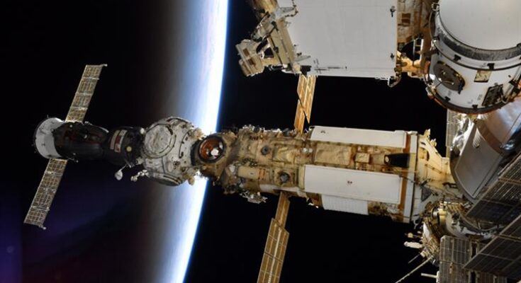 Cosmonautas rusos completan nueva caminata espacial