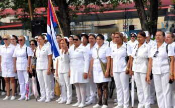 Felicita presidente de Cuba a profesionales de enfermería en su día