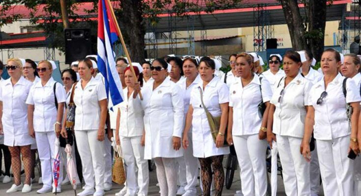 Felicita presidente de Cuba a profesionales de enfermería en su día