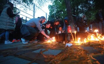 Miles de personas en capital serbia para rendir homenaje