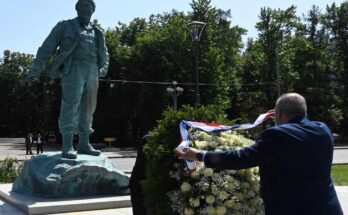 Primer ministro de Cuba rinde tributo a Fidel Castro en Moscú