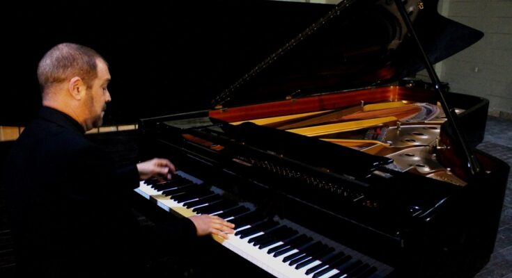 Sala cubana de concierto presenta a maestro pianista Ulises Hernández
