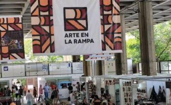 Feria Arte en La Rampa, despliegue de artesanías en Cuba