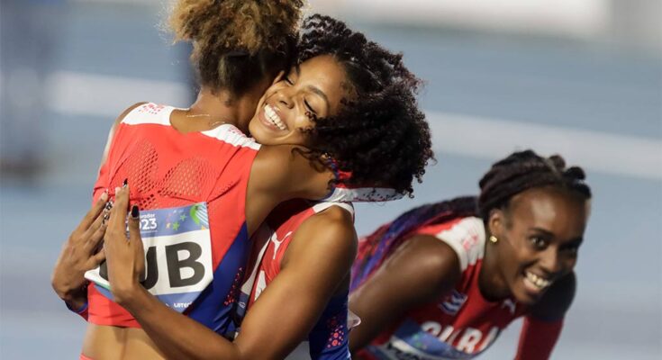 Alegre atletismo cubano con éxito de relevo corto (f) en San Salvador