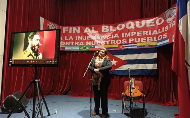 Celebran en Chile cumpleaños 97 del líder revolucionario Fidel Castro