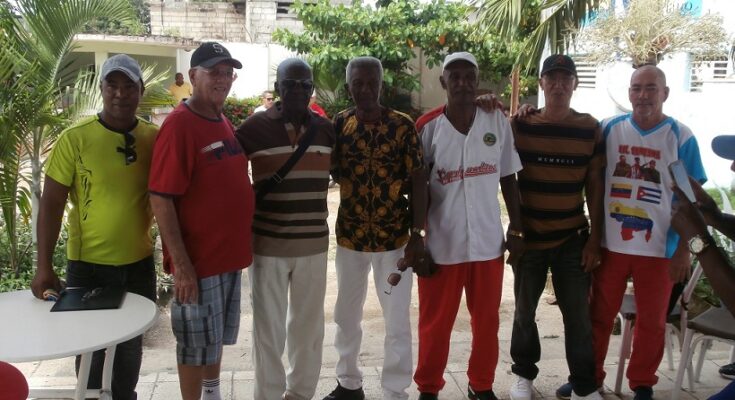 Glorias del Béisbol camagüeyano intercambian experiencias en Florida (+Post)