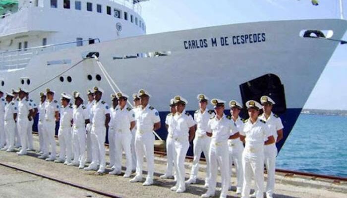 Felicita Raúl Castro a Marina de Guerra Revolucionaria de Cuba