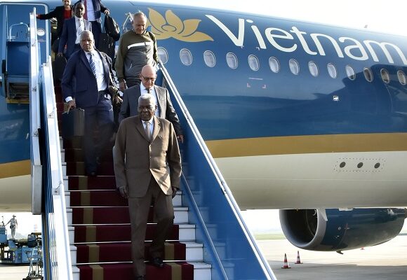 Inicia Estaban Lazo visita oficial a Vietnam para celebrar el 50 aniversario de la primera visita de Fidel a esa nación