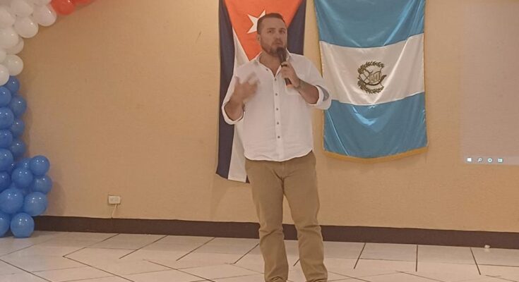 Graduado de la ELAM agradece a brigada médica de Cuba en Guatemala