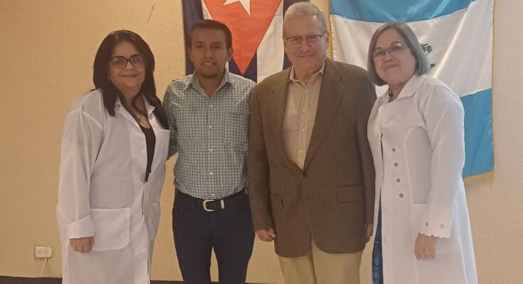 Jefe de centro de salud encomia apoyo de brigada de Cuba en Guatemala