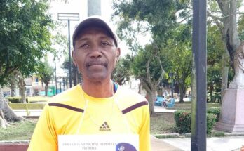 licenciado Ernesto Martínez Vázquez, representante del baloncesto en Florida