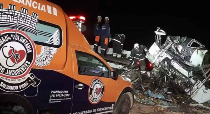 Accidente entre camión y autobús causa 25 muertos en Brasil