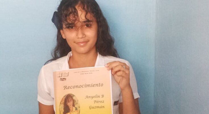 Anyelín Pérez Guzmán, estudiante de la Escuela Secundaria Básica Agustín Farabundo Martí del municipio de Florida