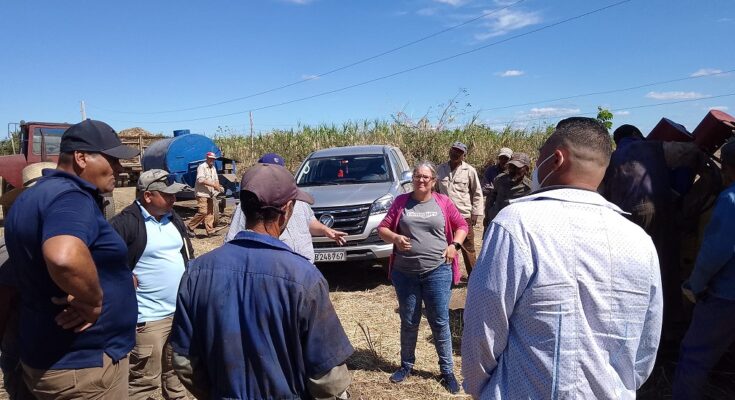 Directivos de Florida visitan colectivos vinculados a la cosecha cañera