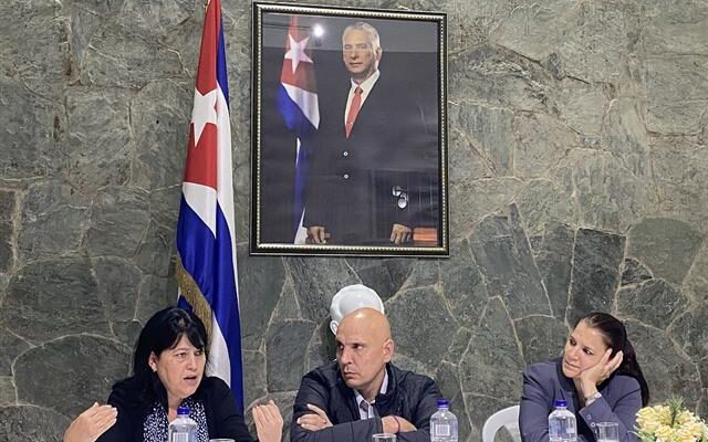 Delegada de Cuba en foro de Cepal en Colombia