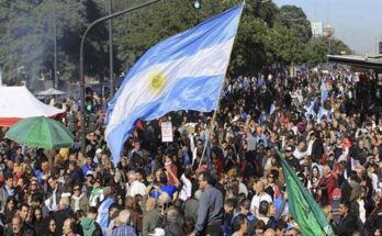 Marchan en Argentina en defensa de la educación pública