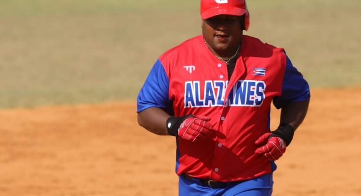 Empate en la cima y rivalidad por jonrones marcan béisbol cubano