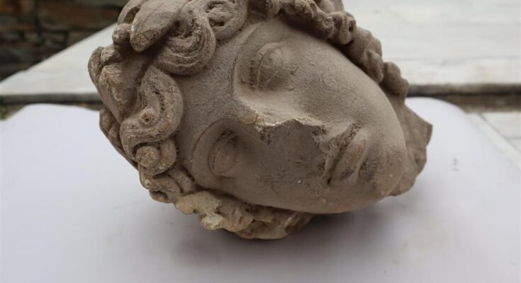 Hallan en Filipos cabeza de estatua de Apolo del siglo II d.C.