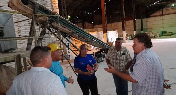 Presidente del Grupo azucarero Azcuba visitó el central Ignacio Agramonte de Florida