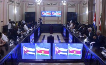 Cuba celebra 45 años de relaciones diplomáticas con Surinam