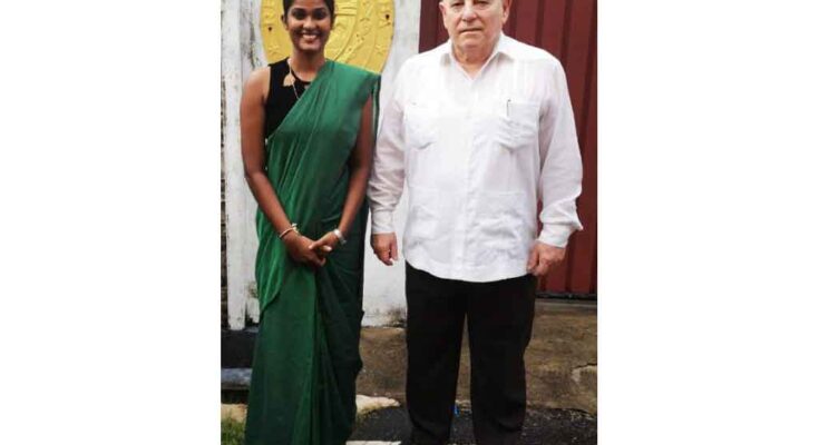 Embajador recibe joven de Sri Lanka que estudiará en Cuba