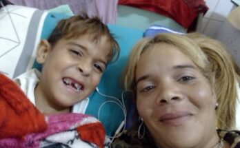 Adania Torné Benítez es una madre floridana cuyo hijo Darlon, de ocho años, padece de distrofia Muscular de Duchenne, una enfermedad degenerativa que no tiene cura ni medicamentos que la alivien.