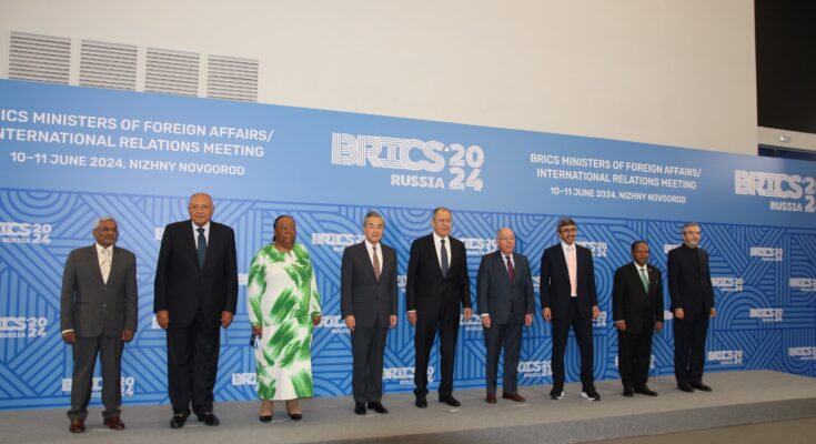 Brics por el camino del orden mundial multipolar, afirma Lavrov