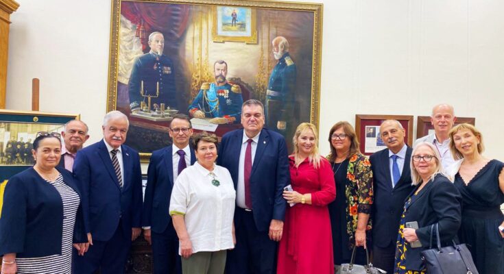 Doctor cubano recibe título Honoris Causa de universidad rusa