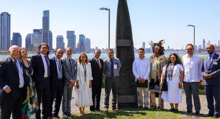 Un monumento al compromiso de los firmantes con la paz en Colombia