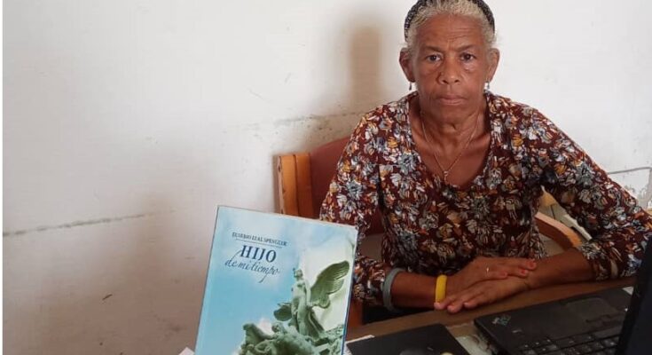 museóloga María Antonia Fonte Alzugaray, presidenta de la Unión Nacional de Historiadores de Cuba en Florida.
