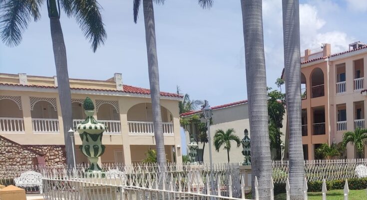 Hotel recrea arquitectura colonial de tercera villa de Cuba