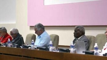 Resalta presidente cubano logros del Programa de Adelanto de la Mujer