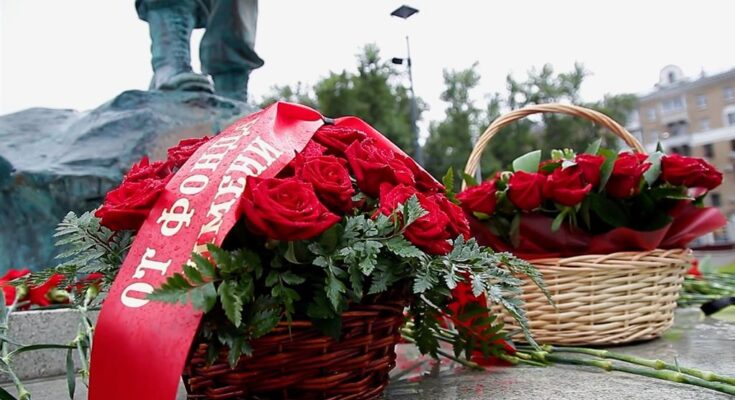 Cubanos y rusos homenajean a Fidel Castro en su 98 cumpleaños (+Fotos)
