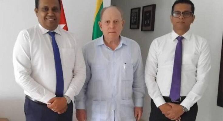 Dialoga embajador de Cuba con directivos de farmacéutica de Sri Lanka
