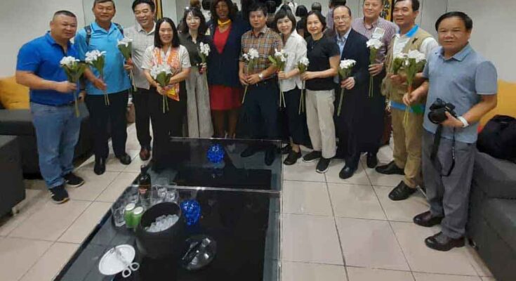 Concluye visita a Cuba delegación de periodistas de Vietnam
