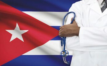 Recibe Dominica otro grupo de médicos de Cuba