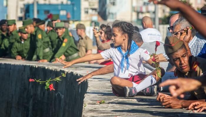 Camilo Cienfuegos, en la memoria y el pecho de Cuba