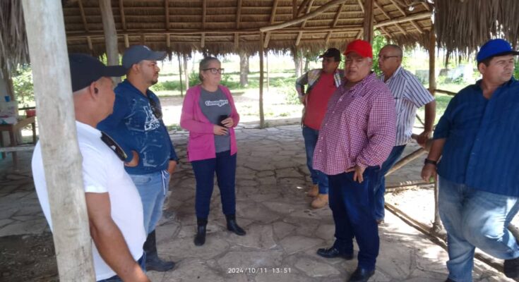 Dirigente partidista de Camagüey visitó finca de productor vanguardia en Florida